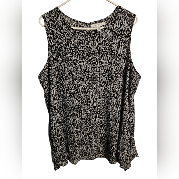 Fever Tops - Sleeveless Black and White Patterned Top NWOT